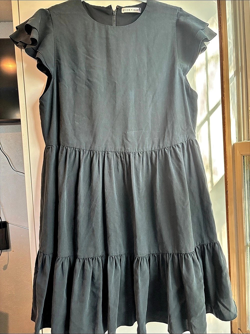 Alice + Olivia Black Tiered Midi Dress Size 8 Short Sleeve